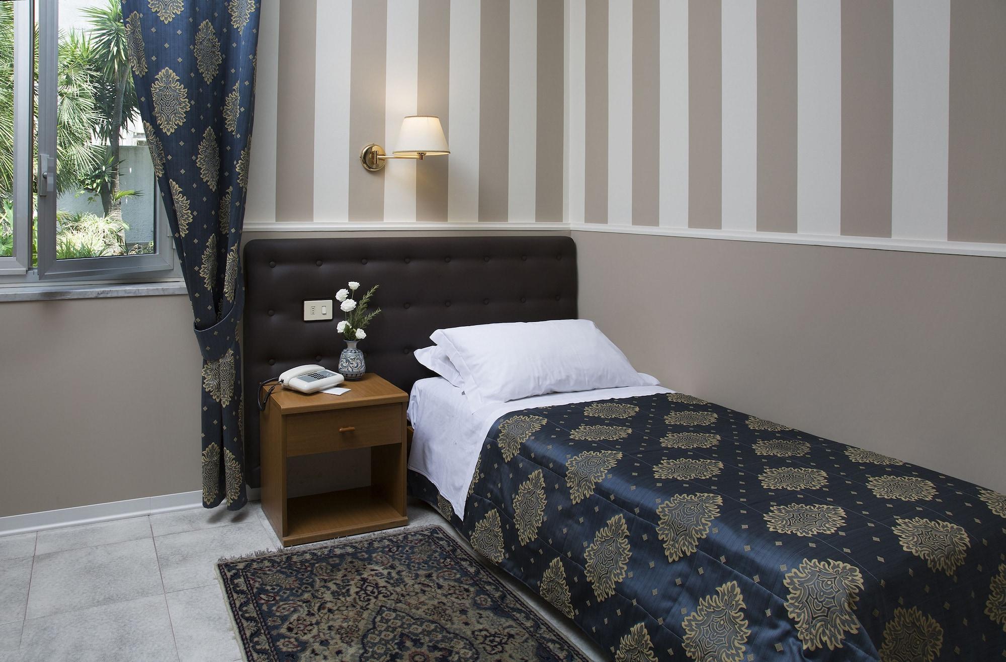 Hotel Redebora Torregrotta Zewnętrze zdjęcie